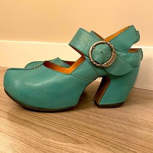 Fluevog Guide, Aqua Leather Platform